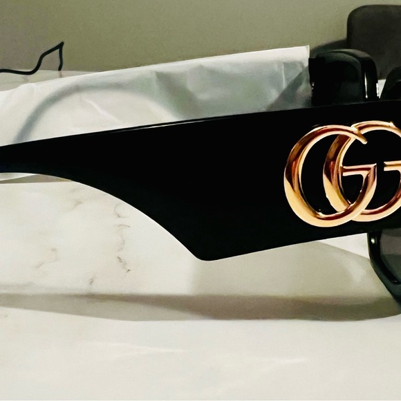GG Chic Black Sunglasses